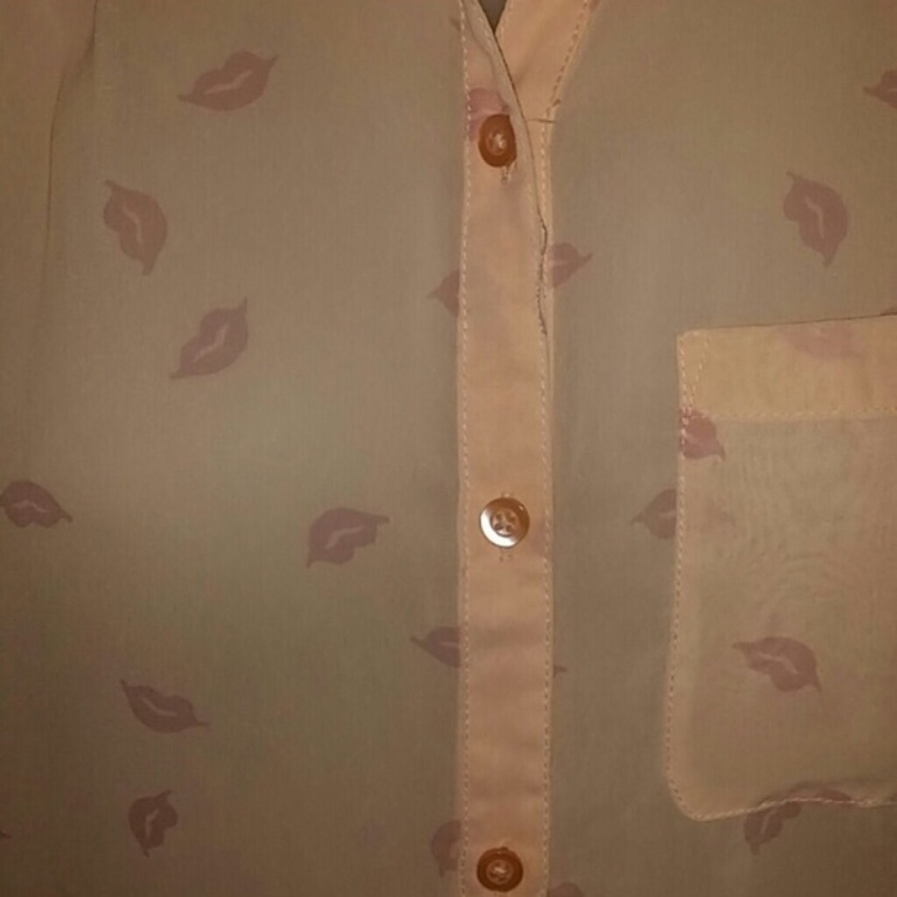 Lips Blouse - Picture 2 of 3